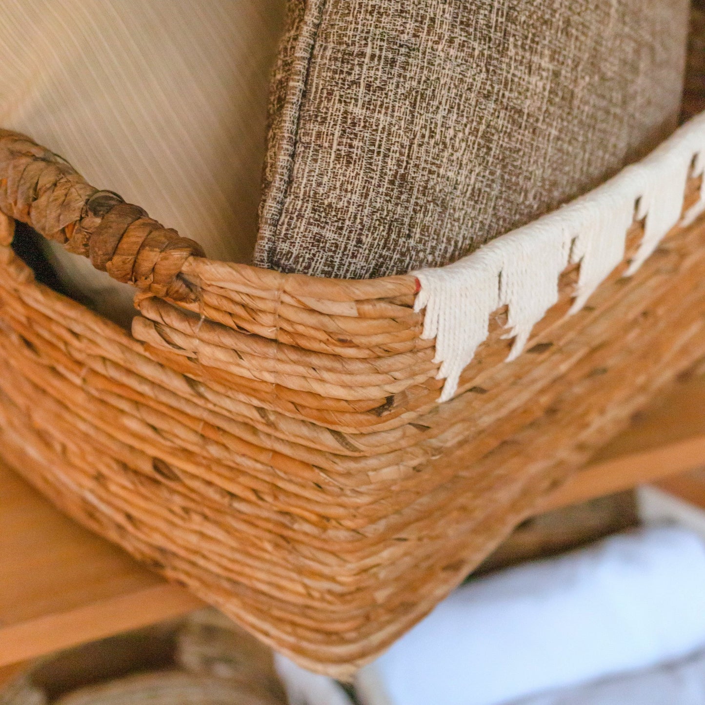 Opbergmand met katoenen decor PISANG decoratieve mand handgeweven van bananenvezel